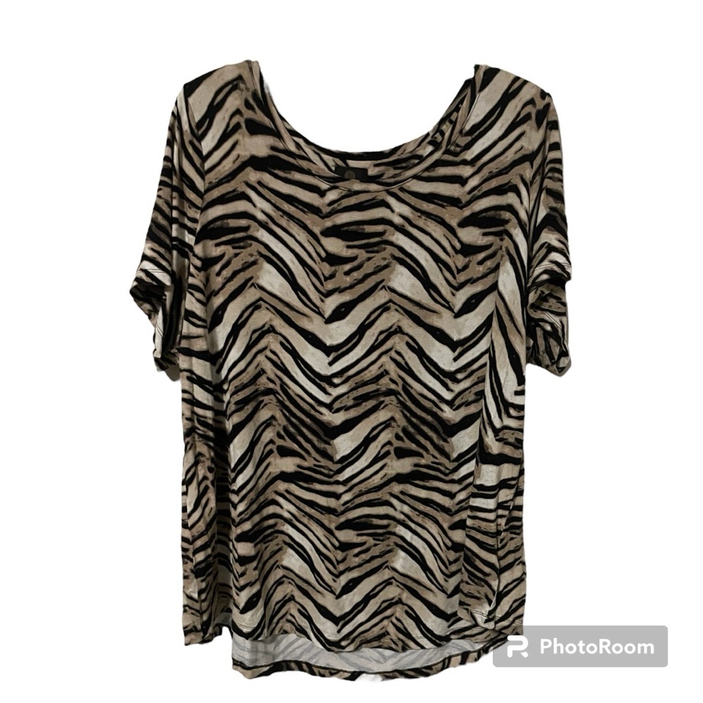 3/$12 JM Collection 2X Women’s Animal Print Top